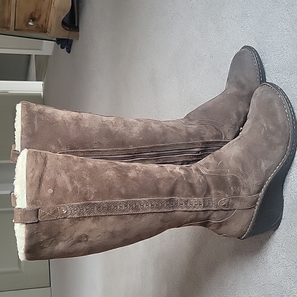 UGG Australia sheepskin suede boots